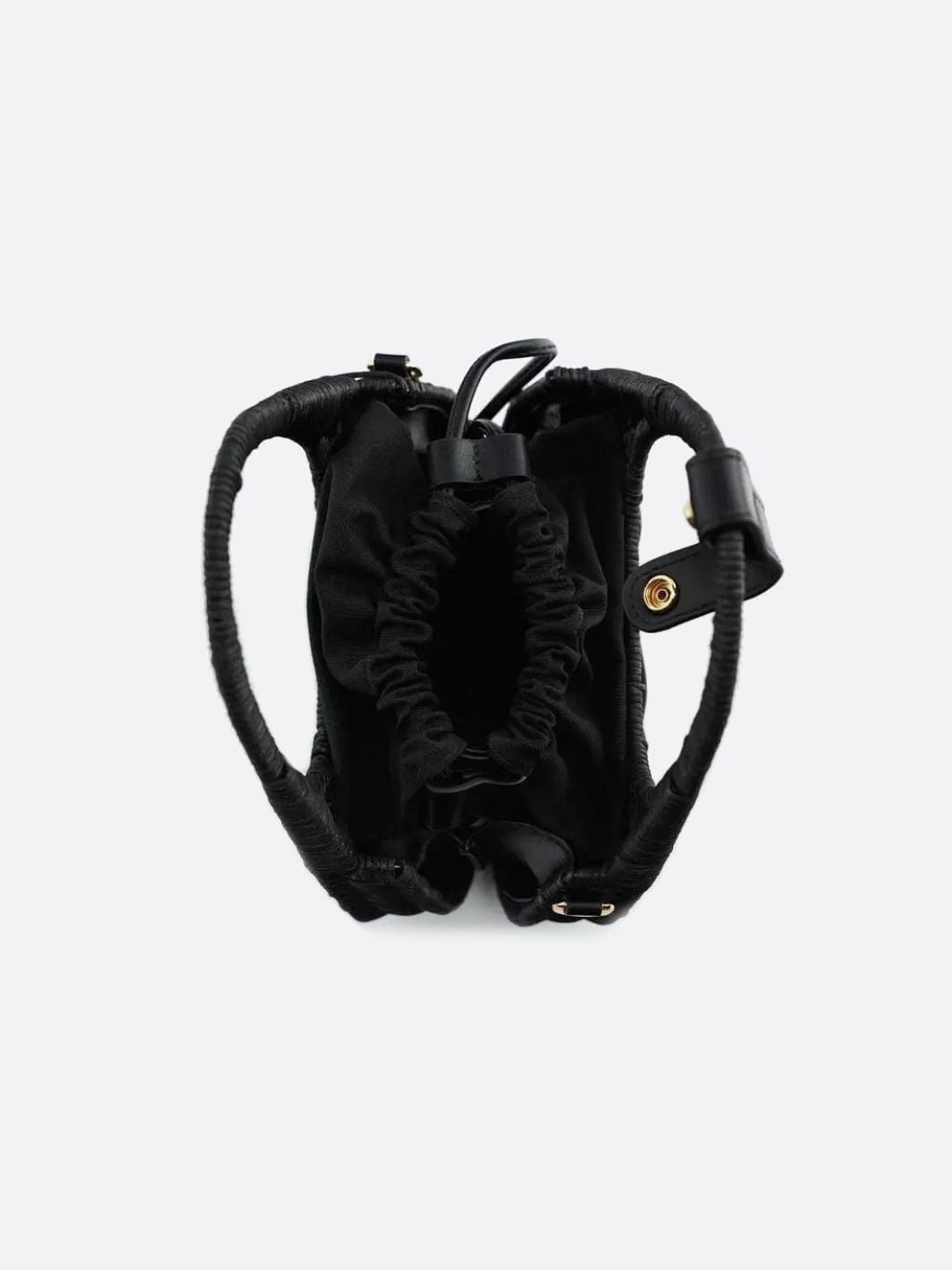 Bolso de ratán negro